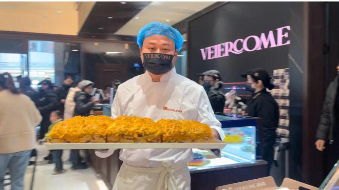 品牌今天在银泰百货又火了！人生就是搏30多年的六安老(图2)